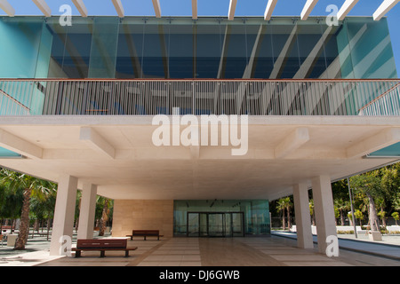 Uno dei sensazionali nuovi edifici al ristrutturato marina in Malaga Foto Stock