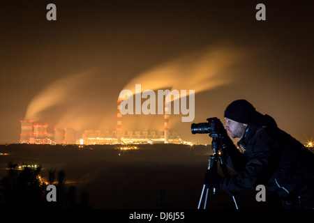 Fotografare la centrale elettrica di notte - Belchatow Polonia. Foto Stock