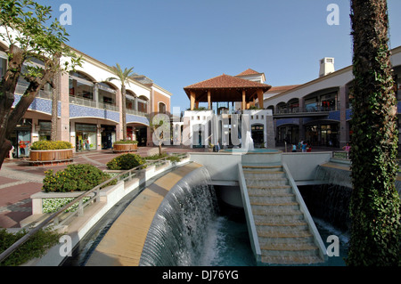 Cortile del Forum Algarve centro shopping nella città di Faro in Algarve Portogallo meridionale Foto Stock