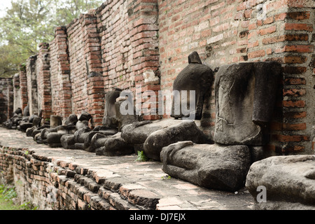 Danneggiato statua del Buddhaa Foto Stock