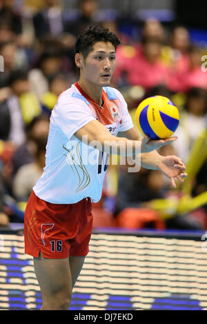 Tokyo Metropolitan Gymnasium, Tokyo, Giappone. 22 Novembre, 2013. Yusuke Ishijima (JPN), 22 novembre 2013 - Pallavolo : FIVB World Grand Champions Cup uomini match Giappone 0-3 Brasile presso il Tokyo Metropolitan Gymnasium, Tokyo, Giappone. Credito: AFLO SPORT/Alamy Live News Foto Stock