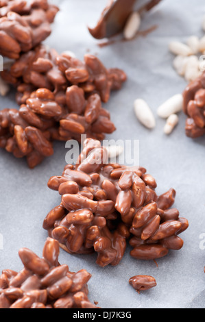 Riso soffiato in fuso di cioccolato al latte. Foto Stock