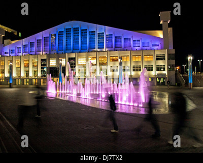 Wembley Arena di notte mostra fontane, Wembley, London, England, Regno Unito Foto Stock