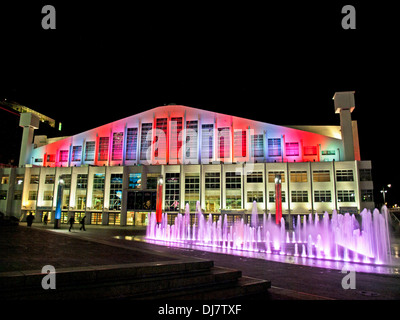 Wembley Arena di notte mostra fontane, Wembley, London, England, Regno Unito Foto Stock