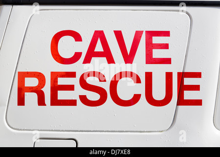 Grotta irlandese Organizzazione del salvataggio segno sul lato di Land Rover Foto Stock