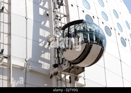 Vista del cielo funivia sul lato sud della Ericsson Globe, Stoccolma, Svezia Foto Stock