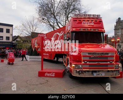 PRESTON, LANCASHIRE, Regno Unito. Il 24 novembre 2013. Coca Cola Natale visite carrello Preston il 2 ° giorno del suo mese lungo tour del Regno Unito. Credit: Sue Burton/Alamy Live News Foto Stock