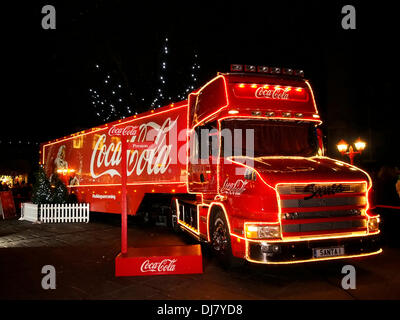 PRESTON, LANCASHIRE, Regno Unito. Il 24 novembre 2013. Coca Cola Natale visite carrello Preston il 2 ° giorno del suo mese lungo tour del Regno Unito. Credit: Sue Burton/Alamy Live News Foto Stock