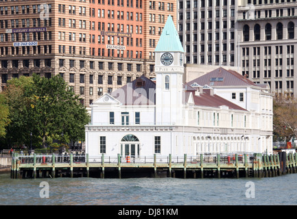 Il molo storico A dal fiume Hudson in New York City Foto Stock