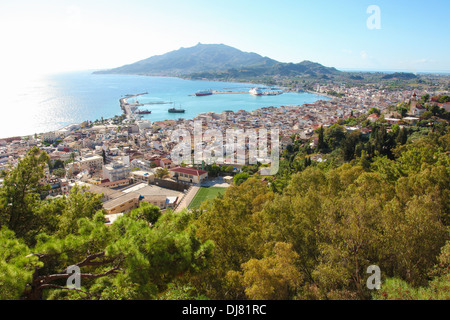 Vista sulla città di Zante, capitale dell'isola di Zante nel Mar Ionio in Grecia. Zante è una famosa destinazione turistica. Foto Stock