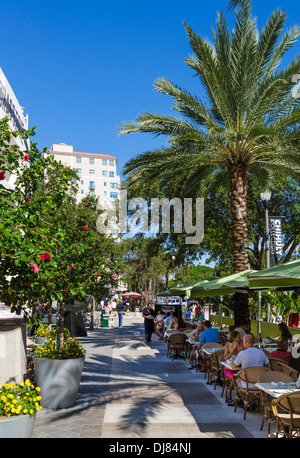 Cassis American Brasserie all'angolo del Beach Drive NE e 2° Avenue N nel centro cittadino di San Pietroburgo, Florida, Stati Uniti d'America Foto Stock