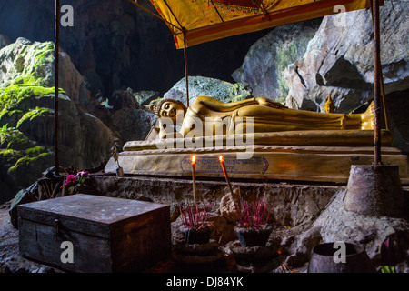 Tham Phu Kham grotta in Vang Vieng, Laos Foto Stock