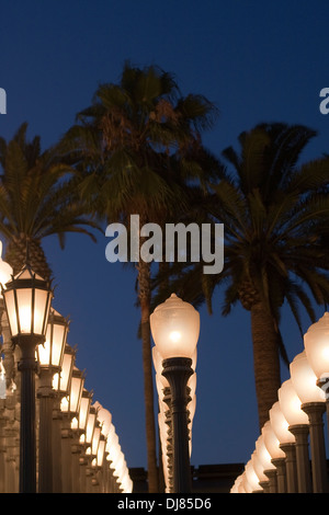 Urbano Installazione di luce da Chris Burden a LACMA (Los Angeles County Museum of Art) Foto Stock