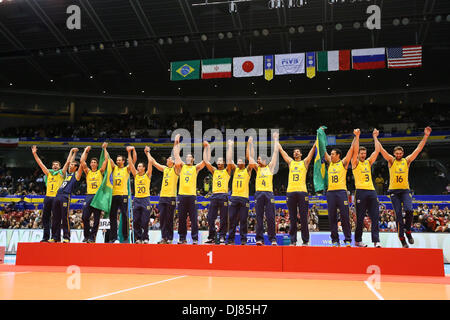 Tokyo Metropolitan Gymnasium, Tokyo, Giappone. 24 Novembre, 2013. Il Brasile squadra nazionale gruppo, Novembre 24, 2013 - Pallavolo : FIVB World Grand Champions Cup uomini vittoria cerimonia al Tokyo Metropolitan Gymnasium, Tokyo, Giappone. Credito: YUTAKA AFLO/sport/Alamy Live News Foto Stock