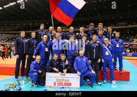 Tokyo Metropolitan Gymnasium, Tokyo, Giappone. 24 Novembre, 2013. In Russia la squadra nazionale gruppo, Novembre 24, 2013 - Pallavolo : FIVB World Grand Champions Cup uomini vittoria cerimonia al Tokyo Metropolitan Gymnasium, Tokyo, Giappone. Credito: YUTAKA AFLO/sport/Alamy Live News Foto Stock