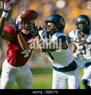 Palo Alto, CA, Stati Uniti d'America. 25 Nov, 2013. Novembre 23, 2013: California Golden Bears wide receiver Bryce Treggs (1) in azione durante il NCAA Football gioco tra la Stanford il cardinale e la California Golden Bears presso la Stanford Stadium di Palo Alto, CA. Stanford porta California 42-13 al tempo di emisaturazione. Damon Tarver/Cal Sport Media/Alamy Live News Foto Stock