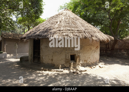 Un tradizionale rifugio in arte e artigianato Museum di New Delhi, India Foto Stock