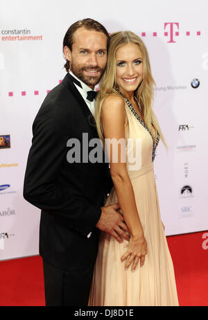 Sven Hannawald e Alena Gerber al Diva Award 2012 a Bayerischer Hof hotel. Monaco di Baviera, Germania - 26.06.2012 Foto Stock