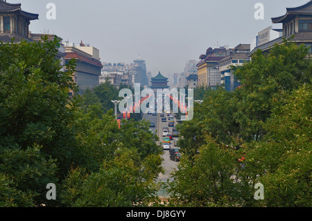 Vista della Torre Campanaria dalla parete della città, Xi'an, Cina Foto Stock
