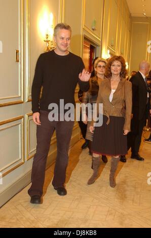 Susan Sarandon e il marito Tim Robbins presso la conferenza stampa in occasione del "Cinema per Peache 2005" a Berlino. Foto Stock