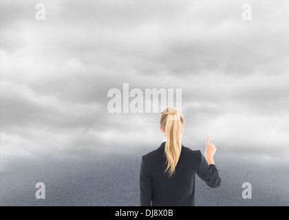 La bionda imprenditrice puntato da qualche parte Foto Stock