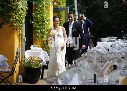 Anna Maria Lagerblom e Bushido celebrare il loro matrimonio al ristorante Fischerhuette in Zehlendorf. Berlino, Germania - 23.05.2012 Foto Stock