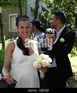 Anna Maria Lagerblom e Bushido celebrare il loro matrimonio al ristorante Fischerhuette in Zehlendorf. Berlino, Germania - 23.05.2012 Foto Stock