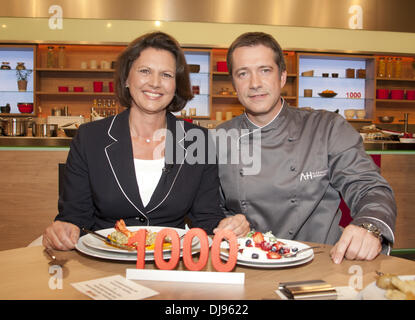 Ilse Aigner, Alexander Herrmann su tedesco ZDF TV show 'Kuechenschlacht'. Dove: Amburgo, Germania Quando: 11 Giu 2012 Foto Stock