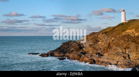 Il faro di Capo Trevose vicino a Padstow sulla costa nord della Cornovaglia Foto Stock