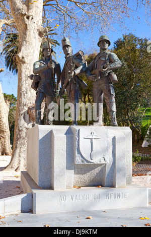 Monumento a la fanteria dell'esercito portoghese a Mafra, Portogallo Foto Stock