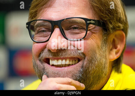 Dortmund, Germania. 25 Nov, 2013. Dortmund's head coach Juergen Klopp tiene una conferenza stampa a Dortmund, Germania, 25 novembre 2013. BVB dovrà affrontare la SSC Napoli in Champions League del 26 novembre 2013. Foto: BERND THISSEN/dpa/Alamy Live News Foto Stock