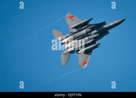 Un F-15 dal quarantesimo prova di volo squadrone a svettare su base flightline dopo un allenamento sortie a Eglin Air Force Base, Fla. Foto Stock