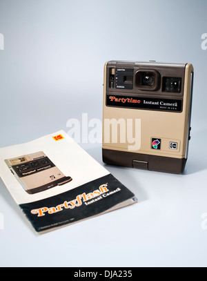 Vintage Kodak 'Party time' istante fotocamera e libretto di istruzioni Foto Stock