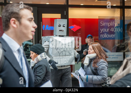 Banca di America o i lavoratori e i loro sostenitori protestare contro la sostituzione di vivere degli scrutatori in rami video video degli scrutatori Foto Stock
