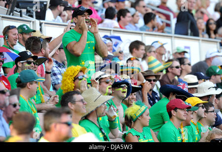 La massa di Gabba, Brisbane, Australia. 23 Nov, 2013. La folla . Il giorno 3 della prima prova di ceneri 2013/14 Australia v Inghilterra. Credito: Azione Sport Plus/Alamy Live News Foto Stock