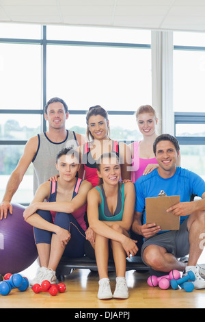 Ritratto di un istruttore di fitness di classe Foto Stock