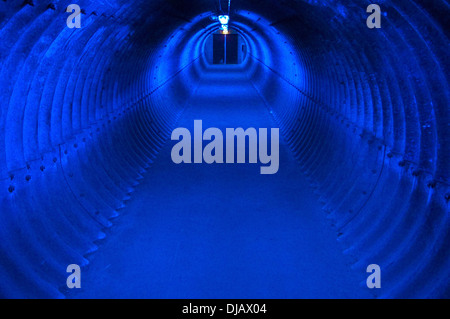 Blue tunnel al Zollverein cokeria, Sito Patrimonio Mondiale dell'UNESCO, Essen, Nord Reno-Westfalia, Germania Foto Stock