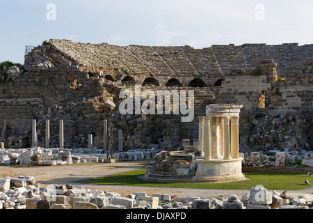 Tempio di Tyche, agora e teatro, antica città di lato, della Panfilia, Provincia di Antalya, Turchia Foto Stock
