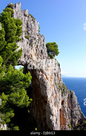 Arco Naturale ( arco naturale ) formazione di roccia, Capri, Campania,Italia, Europa Foto Stock