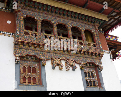 Il Bhutan, Phobjika, Gangte Goemba sala da preghiera, legno verniciato dettagli architettonici Foto Stock