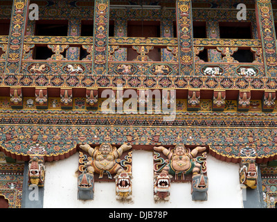 Il Bhutan, Phobjika, Gangte Goemba sala da preghiera, legno verniciato dettagli architettonici Foto Stock