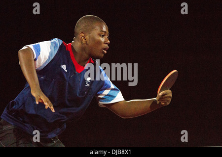 Ashley Facey-Thompson di GB v Brasile nel tennis da tavolo a livello nazionale il Paralympic Day nella casella di rame. Foto Stock