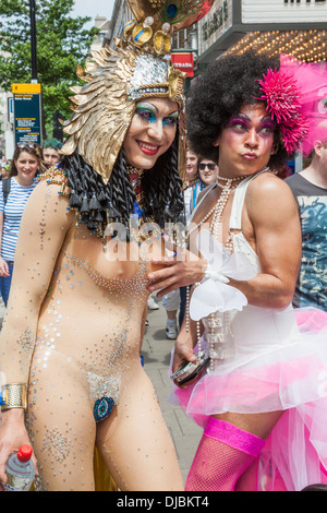 Inghilterra, Londra, l annuale Gay Pride Parade, i partecipanti Foto Stock