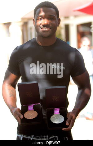 Justin Gatlin celebrità a The Grove per la categoria " Extra " Palooza celebrazione di Los Angeles, California- 10.09.12 Foto Stock