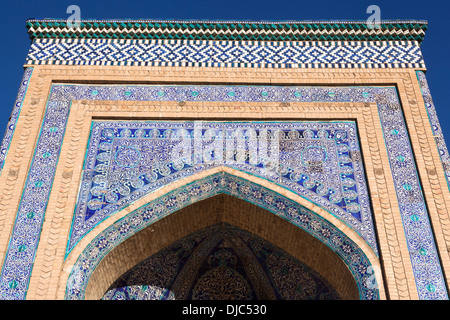 L'Islam Khodja Madrasah (Islom Xoja Madrasasi) che ospita il Museo di Arti Applicate, Ichan Kala, Khiva, Uzbekistan Foto Stock