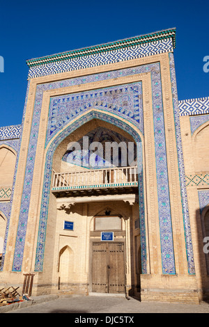 L'Islam Khodja Madrasah (Islom Xoja Madrasasi) che ospita il Museo di Arti Applicate, Ichan Kala, Khiva, Uzbekistan Foto Stock