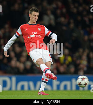 Londra, Regno Unito. 26 Nov, 2013. Dell'Arsenal Laurent Koscielny durante la UEFA Champions League match tra Arsenal da Inghilterra e Olympique De Marseille dalla Francia ha suonato presso l'Emirates Stadium, su Novemer 26, 2013 a Londra, Inghilterra. Credito: Mitchell Gunn/ESPA/Alamy Live News Foto Stock