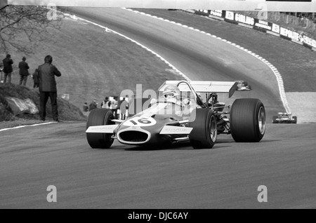 Jack Brabham su Brabham Cosworth BT33 entrando Druid Hill tornante, gara di Champions, Brands Hatch, Inghilterra, 22 marzo 1970. Foto Stock