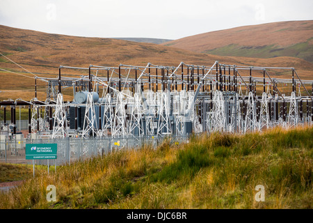 Il recentemente costruito sottostazione Elvanfoot negli altipiani del Sud, costruita per trasmettere energia elettrica dalle centrali eoliche Foto Stock