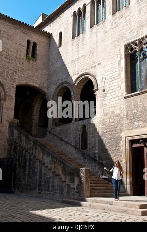 Palazzo del Governo accanto alla Casa de l'Ardiaca, Archivio Storico - storico Arxiu, Barcellona, Spagna Foto Stock